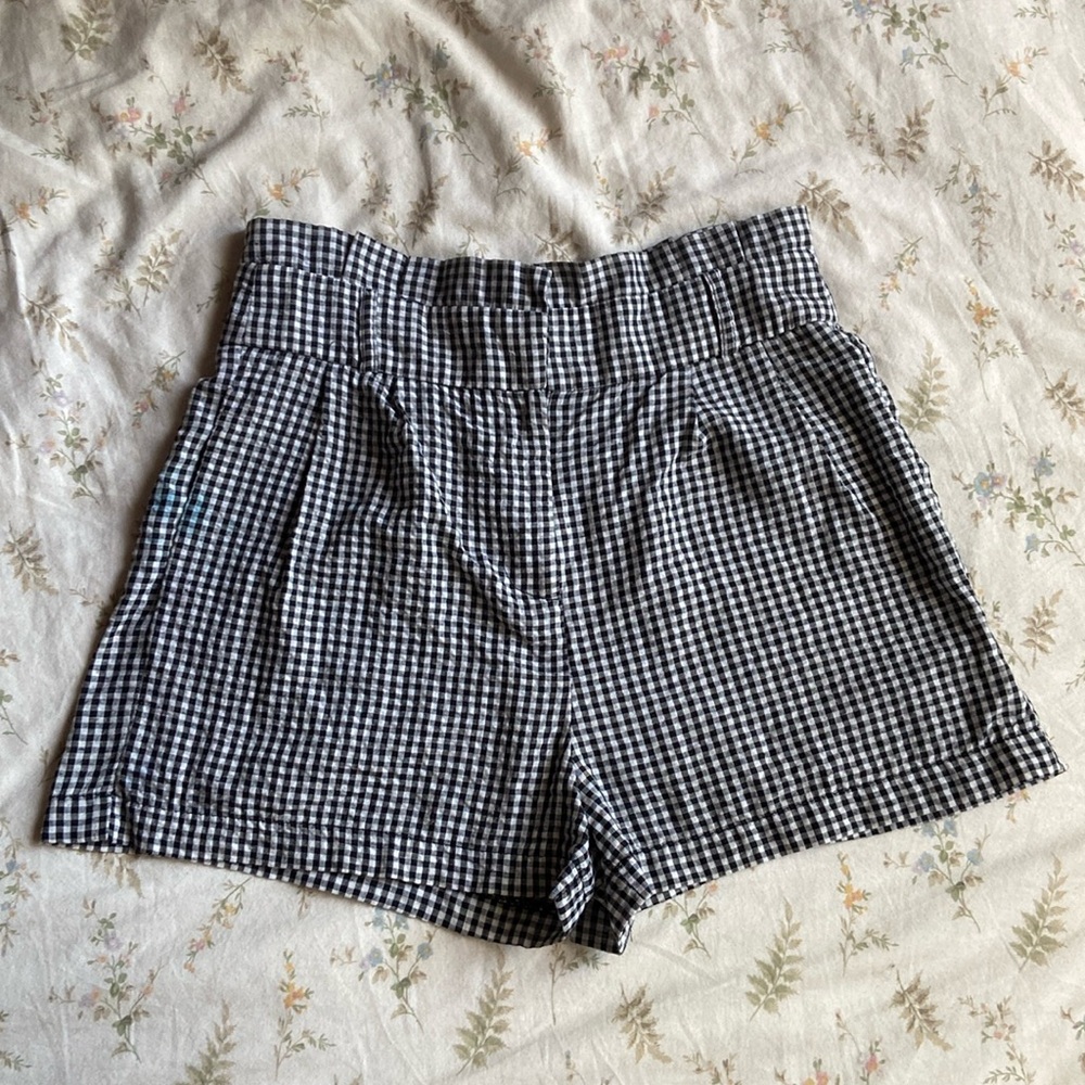 black and white plaid shorts size small with side pockets in good condition